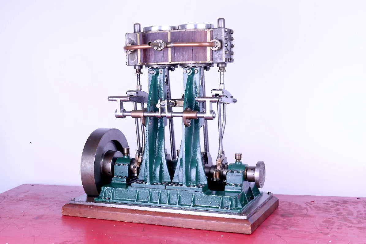 Vertical twin engine with reversing gear