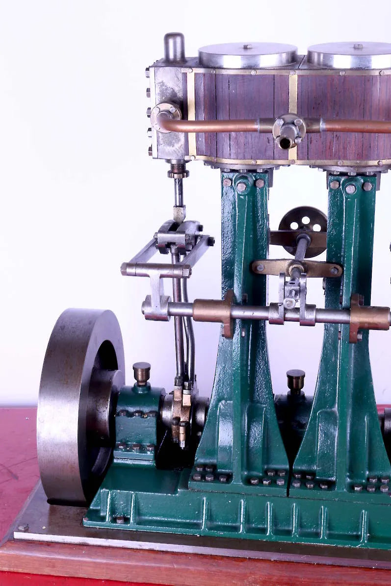 Vertical twin engine with reversing gear