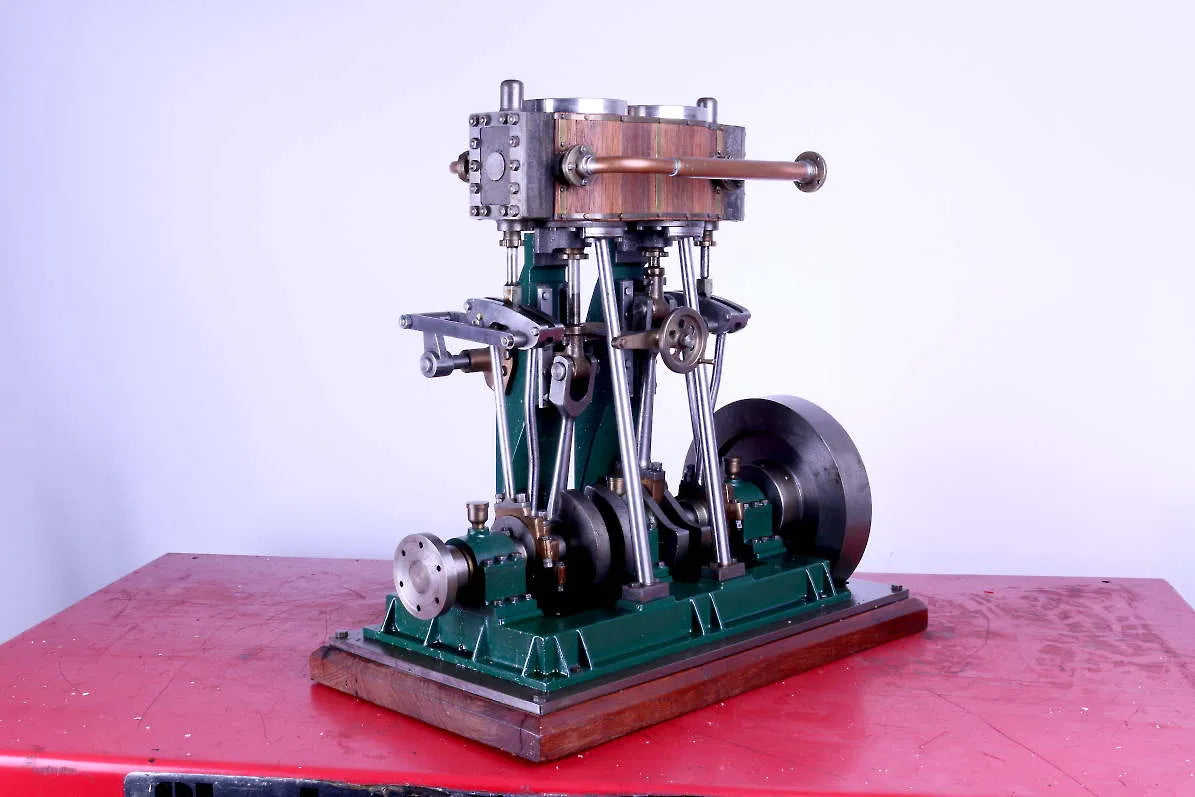 Vertical twin engine with reversing gear