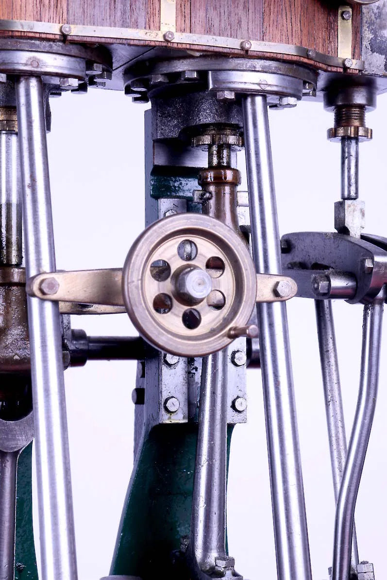 Vertical twin engine with reversing gear