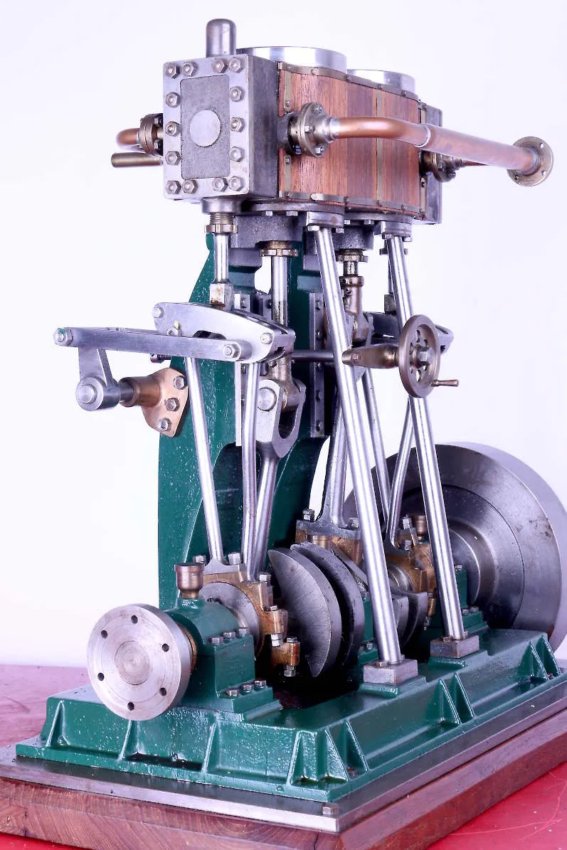 Vertical twin engine with reversing gear