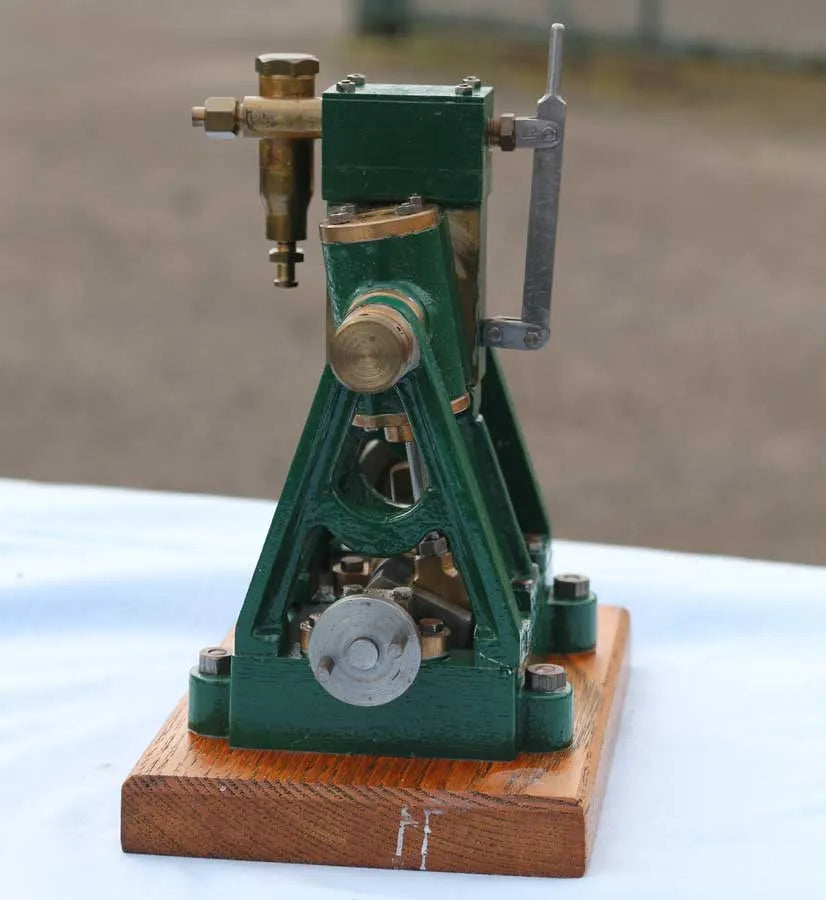 Oscillating twin engine