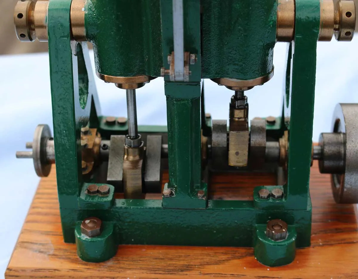Oscillating twin engine