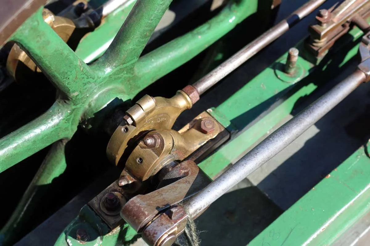 Twin cylinder workshop engine