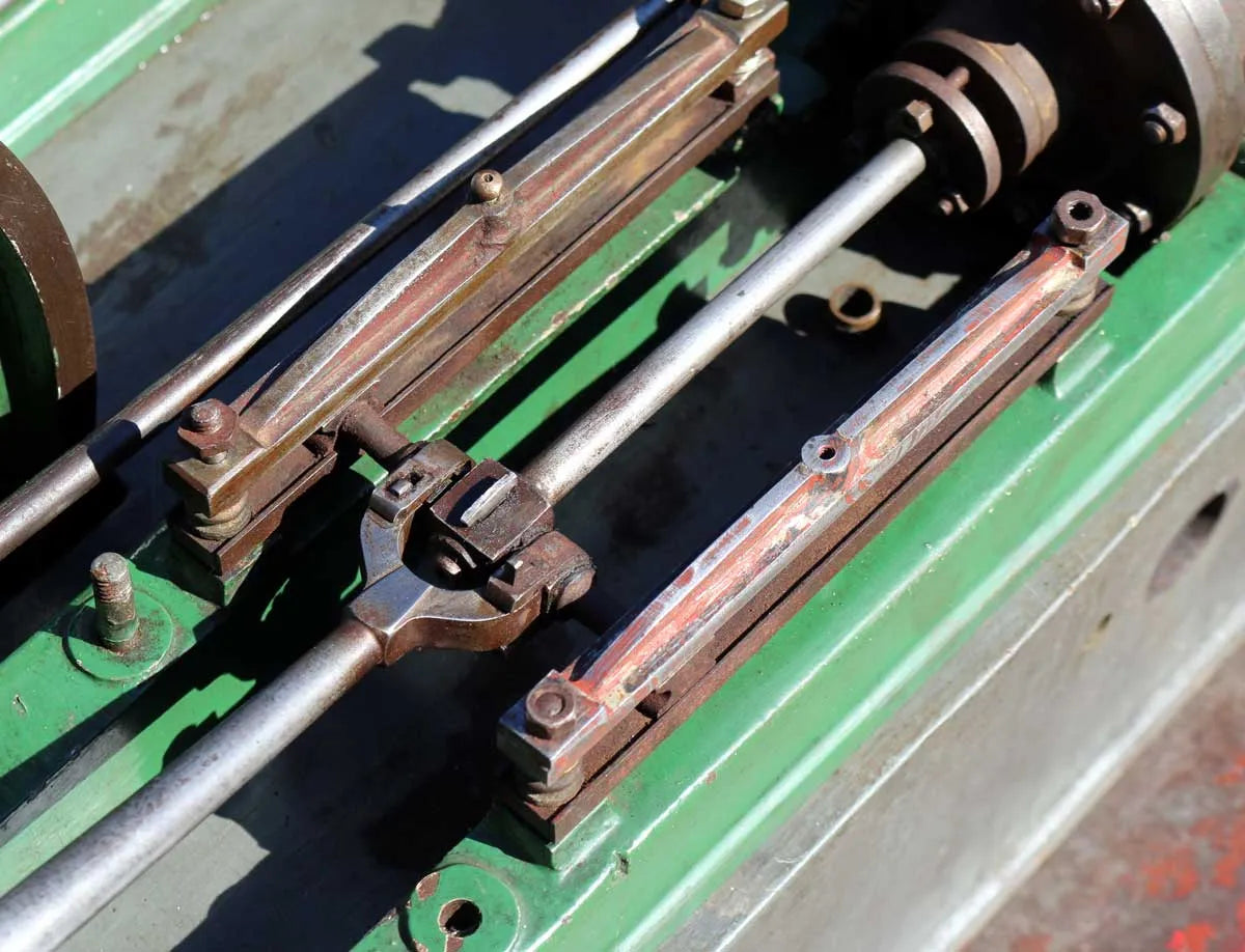 Twin cylinder workshop engine