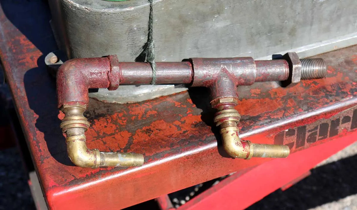 Twin cylinder workshop engine