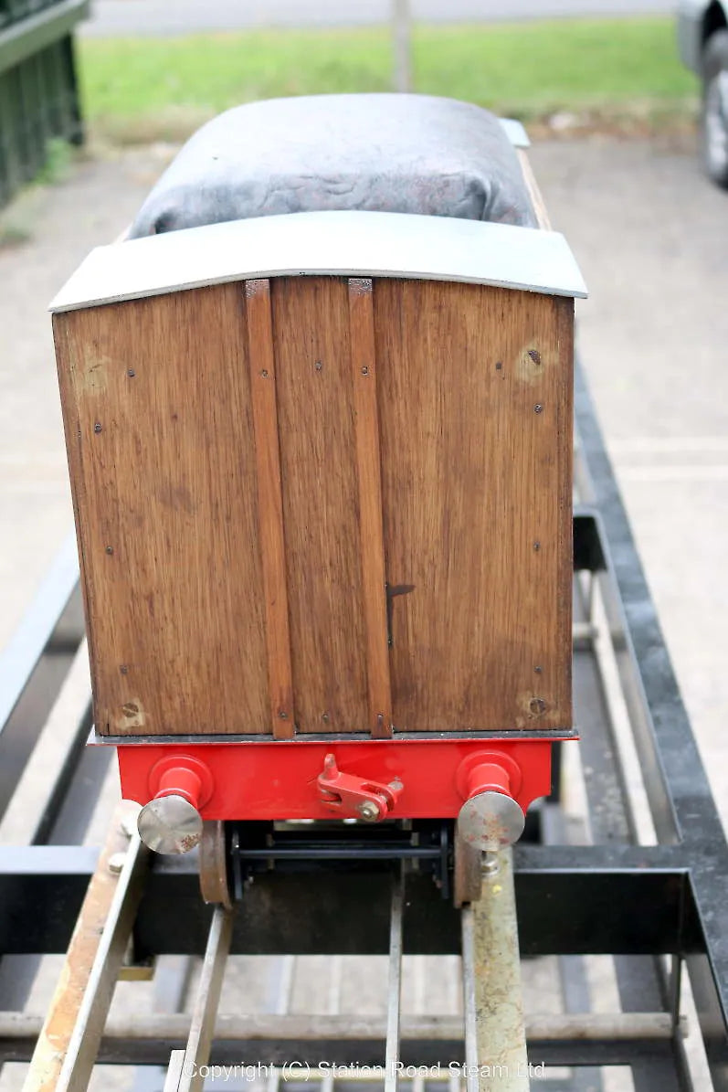 5 inch gauge ground level braked box van driving truck
