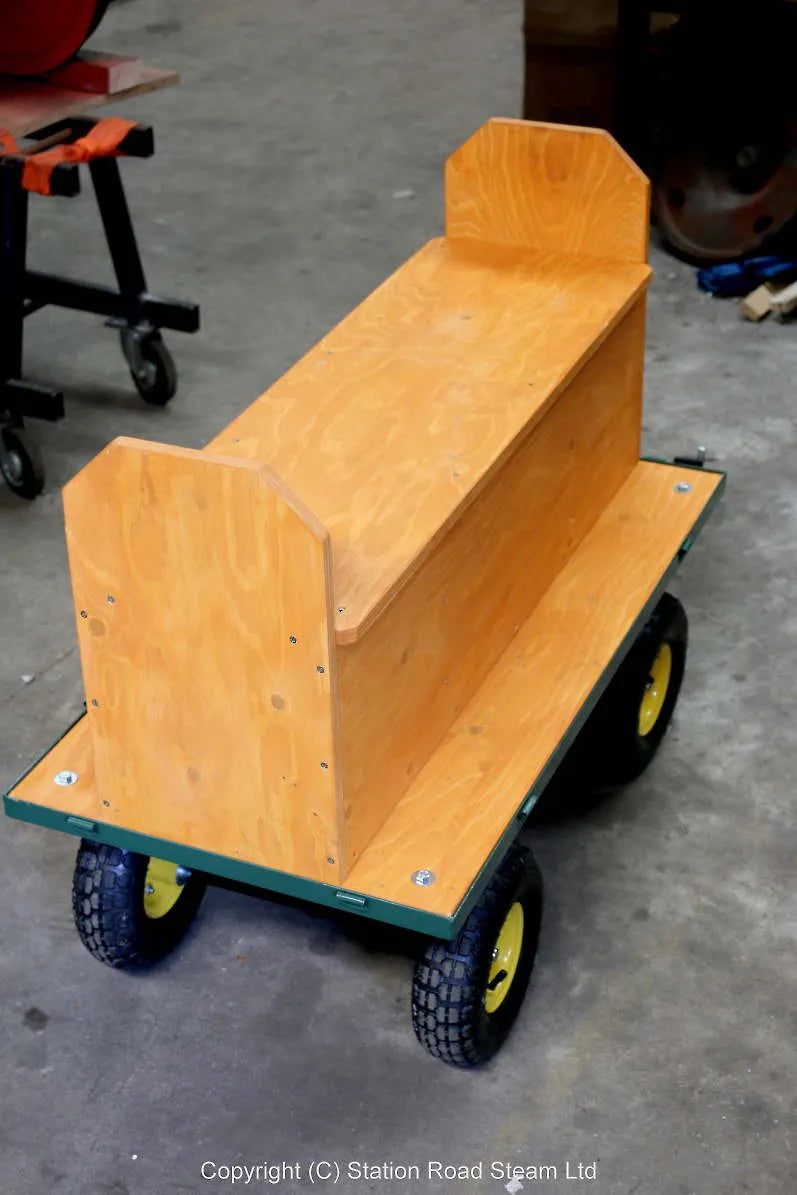 Pneumatic-tyred traction engine passenger truck