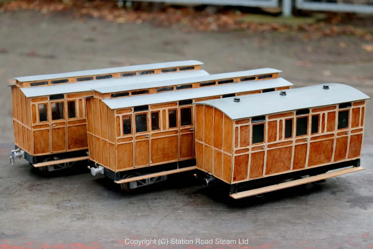 Accucraft Lyn + wagons