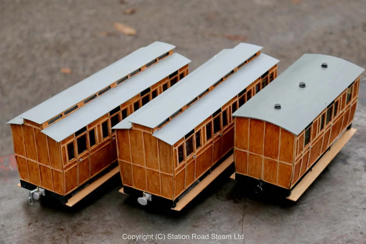 Accucraft Lyn + wagons