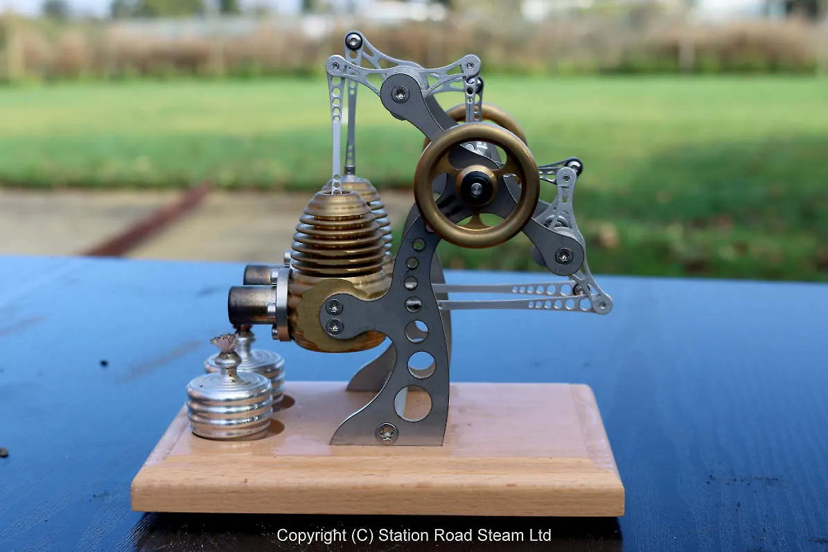 Bohm twin cylinder hot air engine