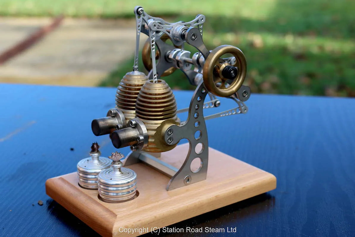 Bohm twin cylinder hot air engine