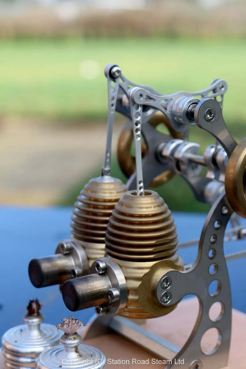 Bohm twin cylinder hot air engine