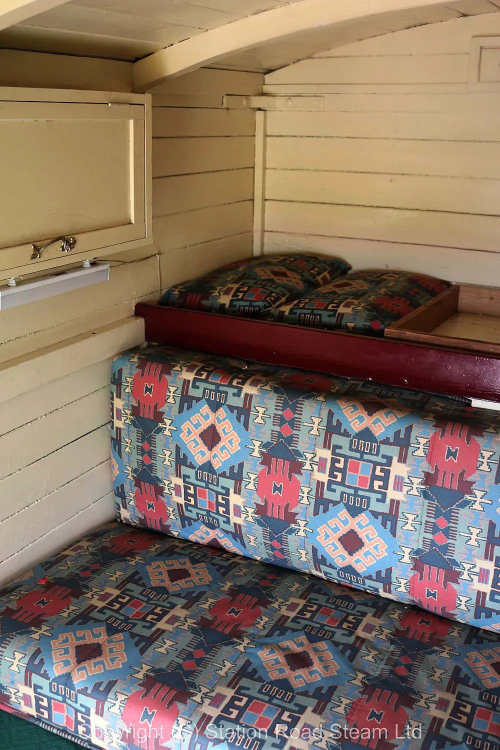 Eddison living van