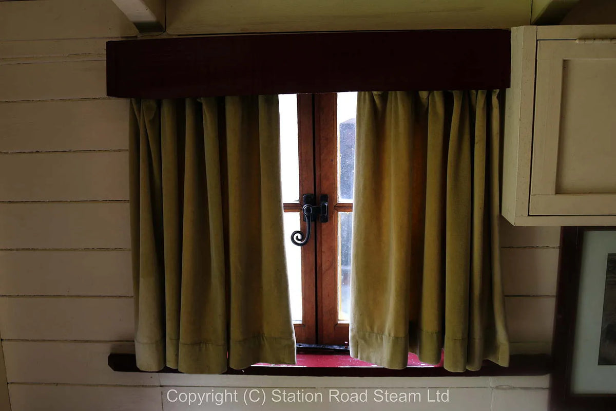 Eddison living van