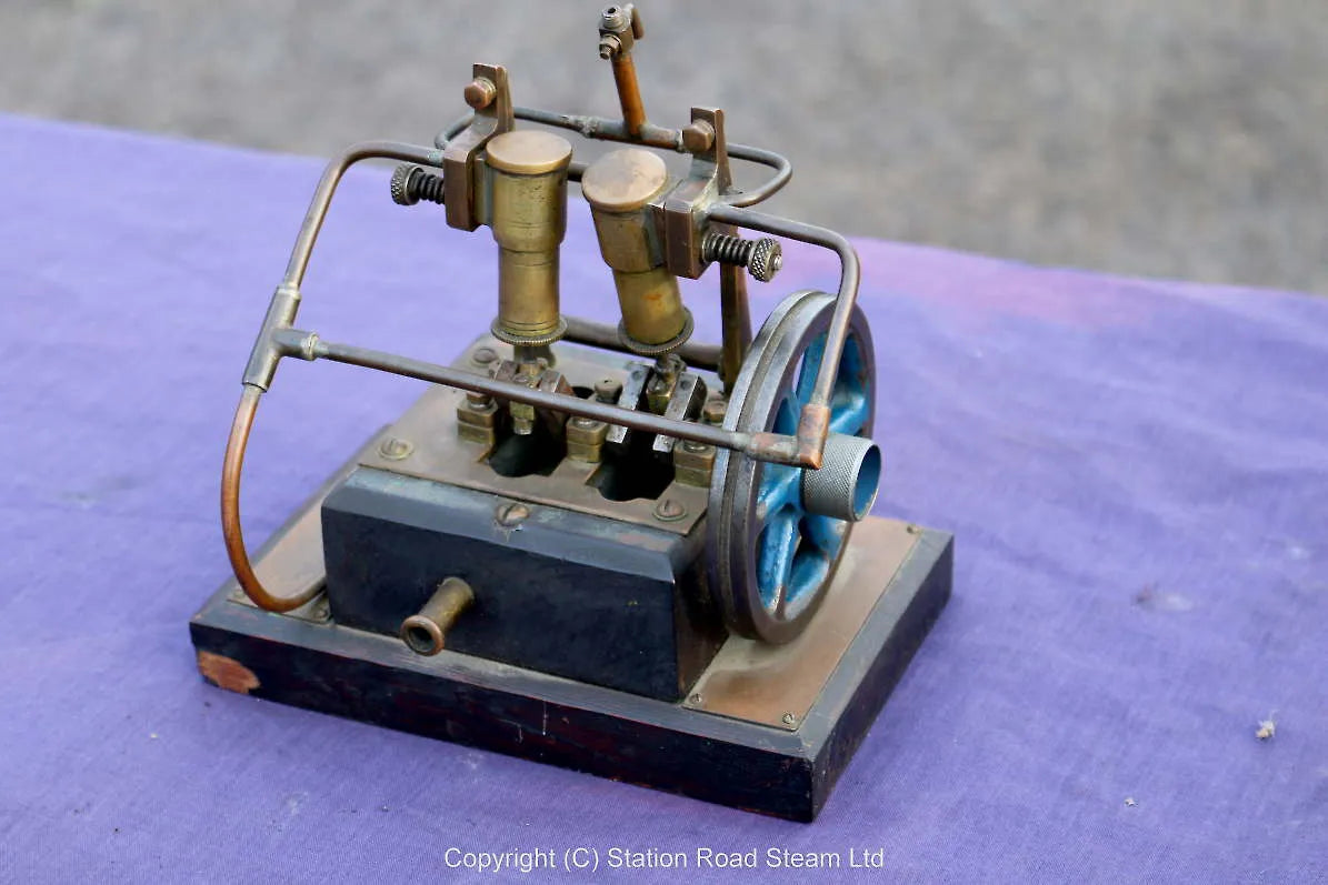 Old twin cylinder oscillating engine
