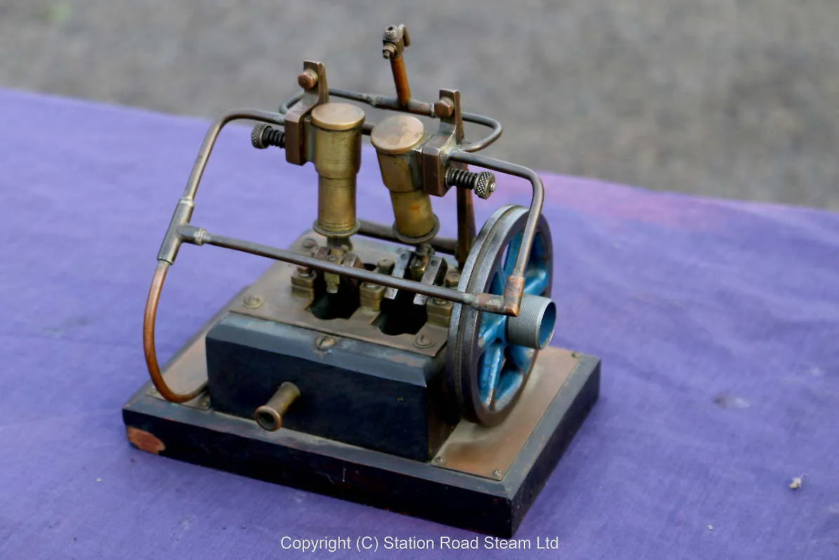 Old twin cylinder oscillating engine
