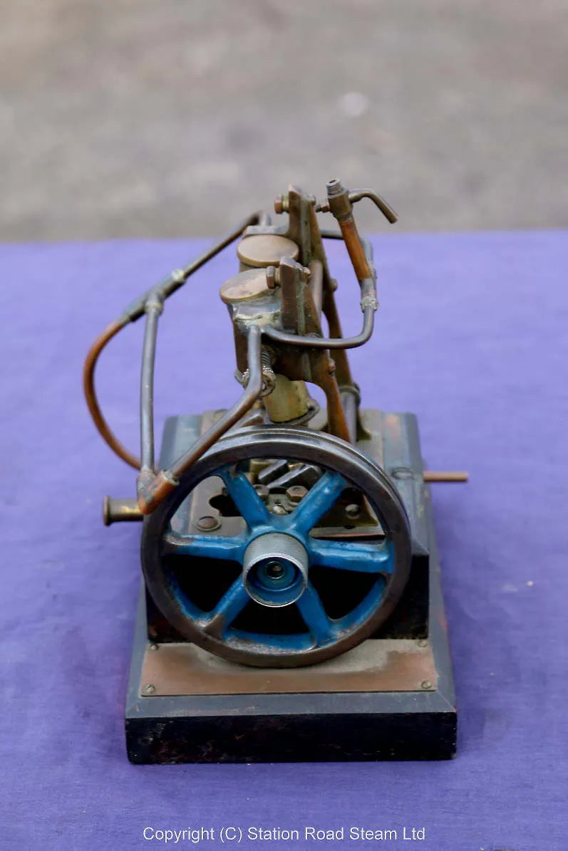 Old twin cylinder oscillating engine