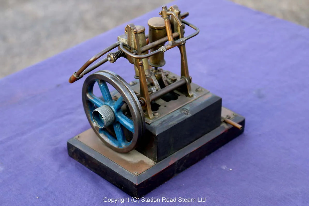 Old twin cylinder oscillating engine