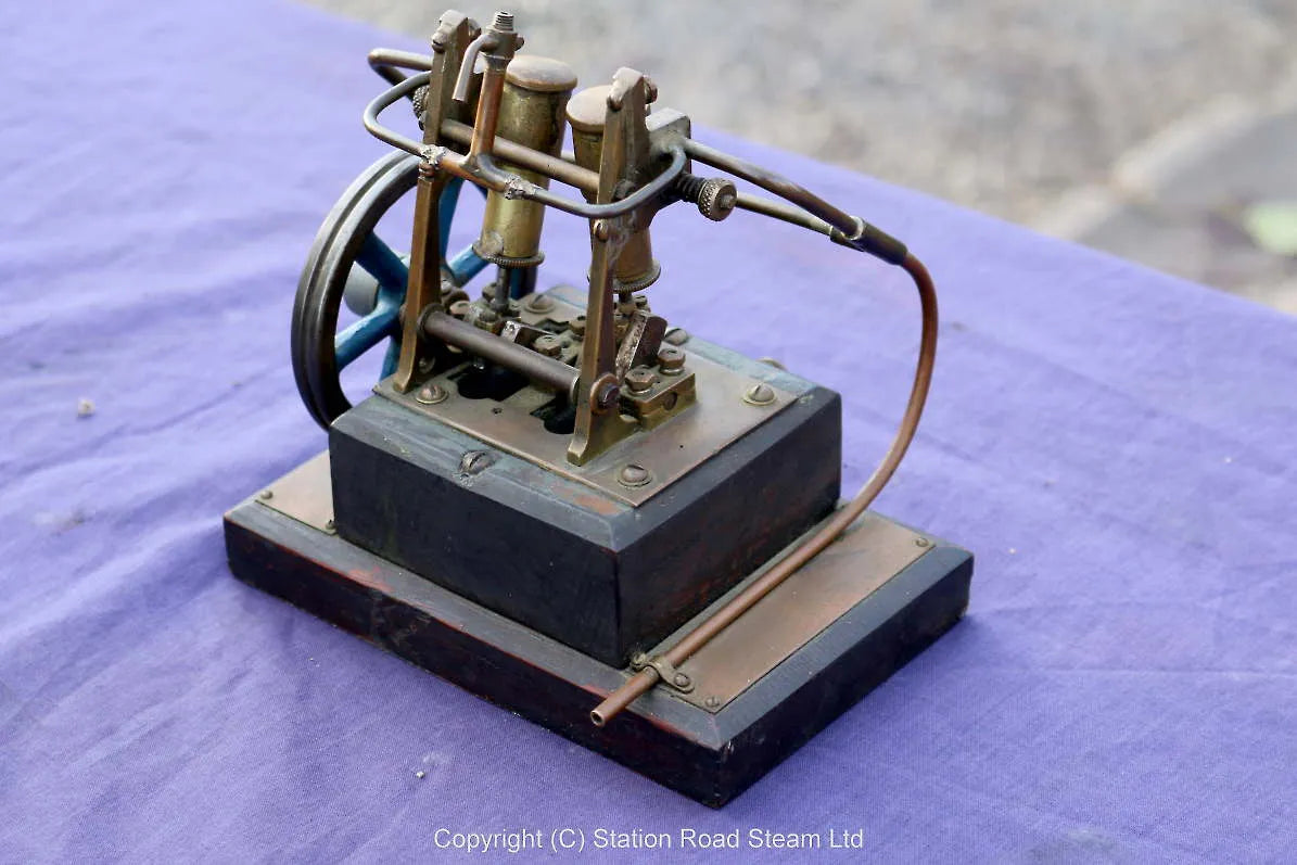 Old twin cylinder oscillating engine