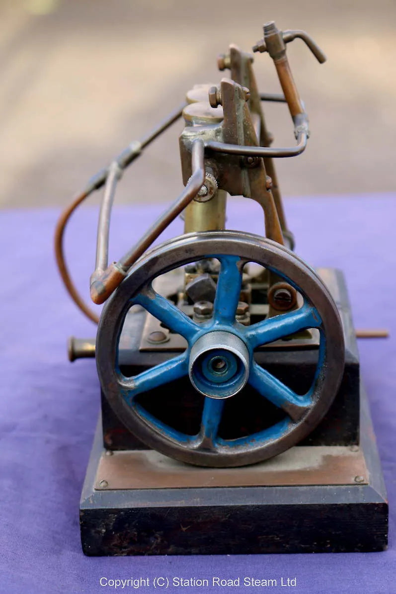 Old twin cylinder oscillating engine