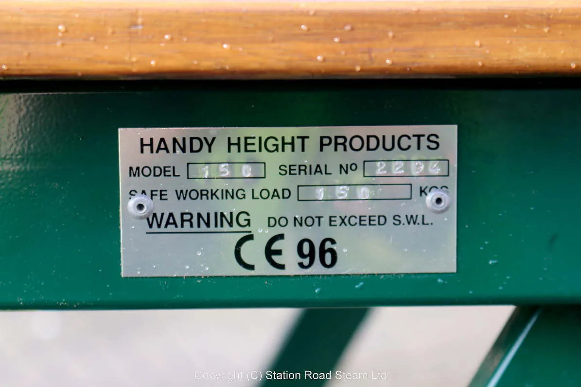 "Handy Height" hydraulic engine lift