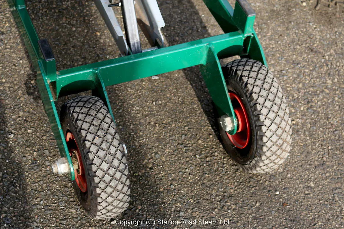 "Handy Height" hydraulic engine lift