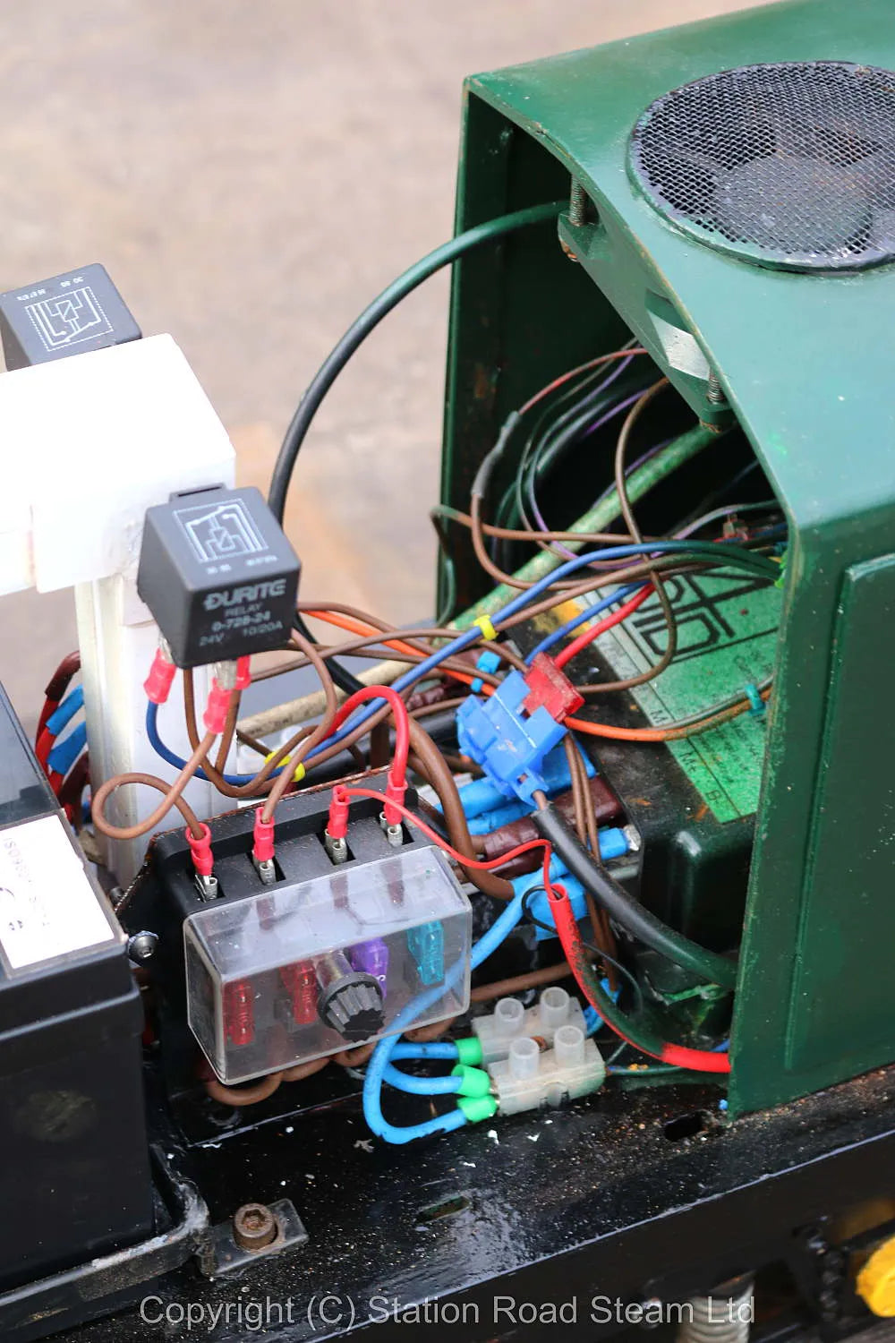5 inch gauge Class 20 battery-electric with driving truck