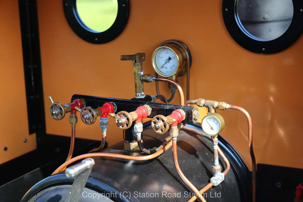 7 1/4 inch gauge "Romulus" 0-4-0T with tender
