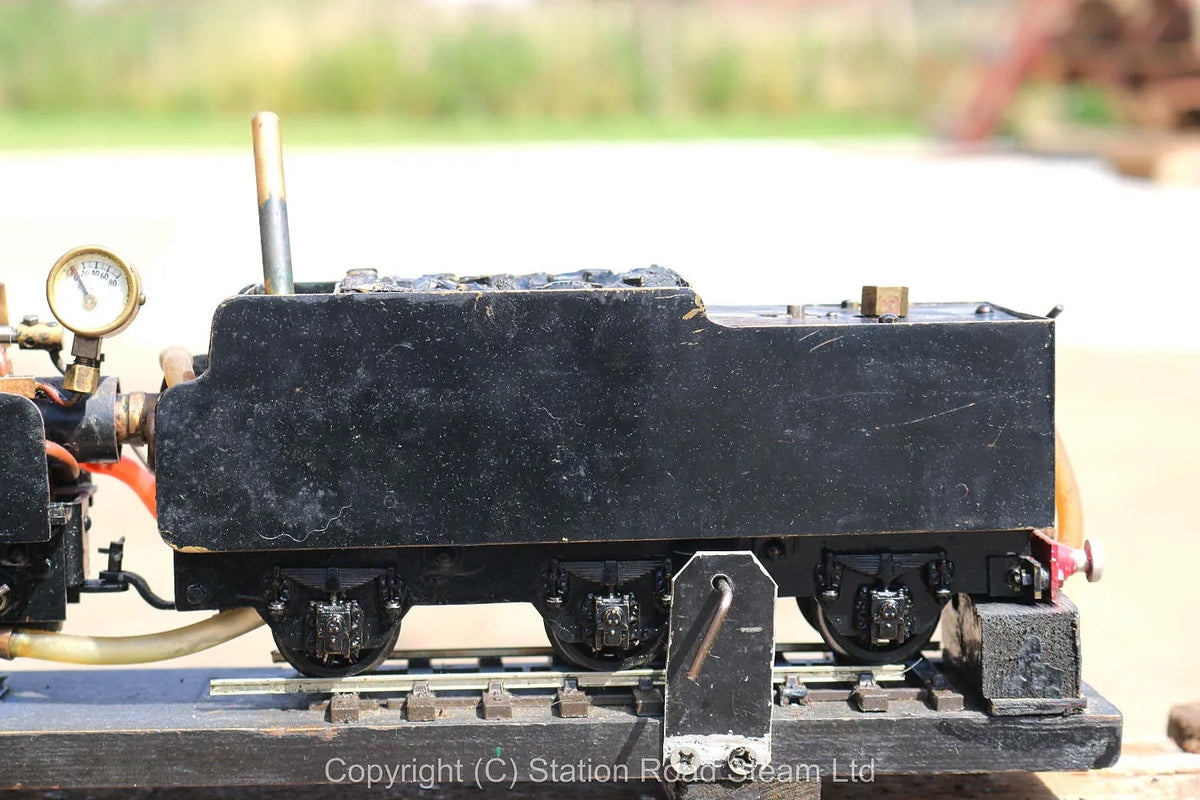 O-gauge gas-fired 0-6-0 tender locomotive