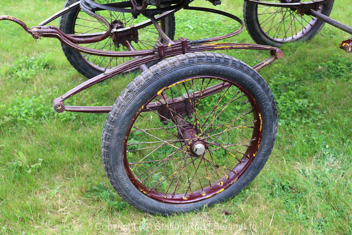 Steam car with Locomobile engine
