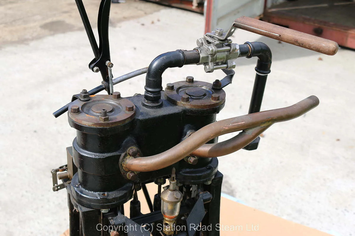 Steam car with Locomobile engine