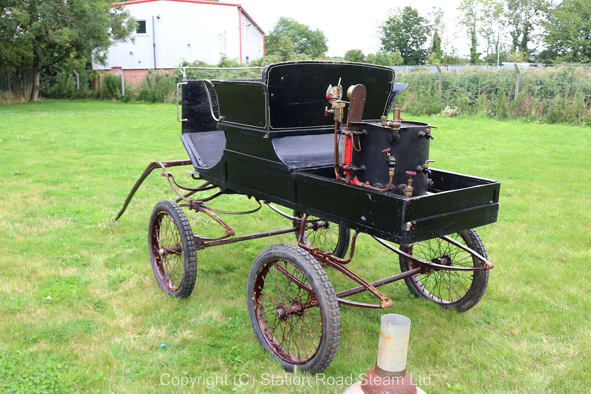 Steam car with Locomobile engine