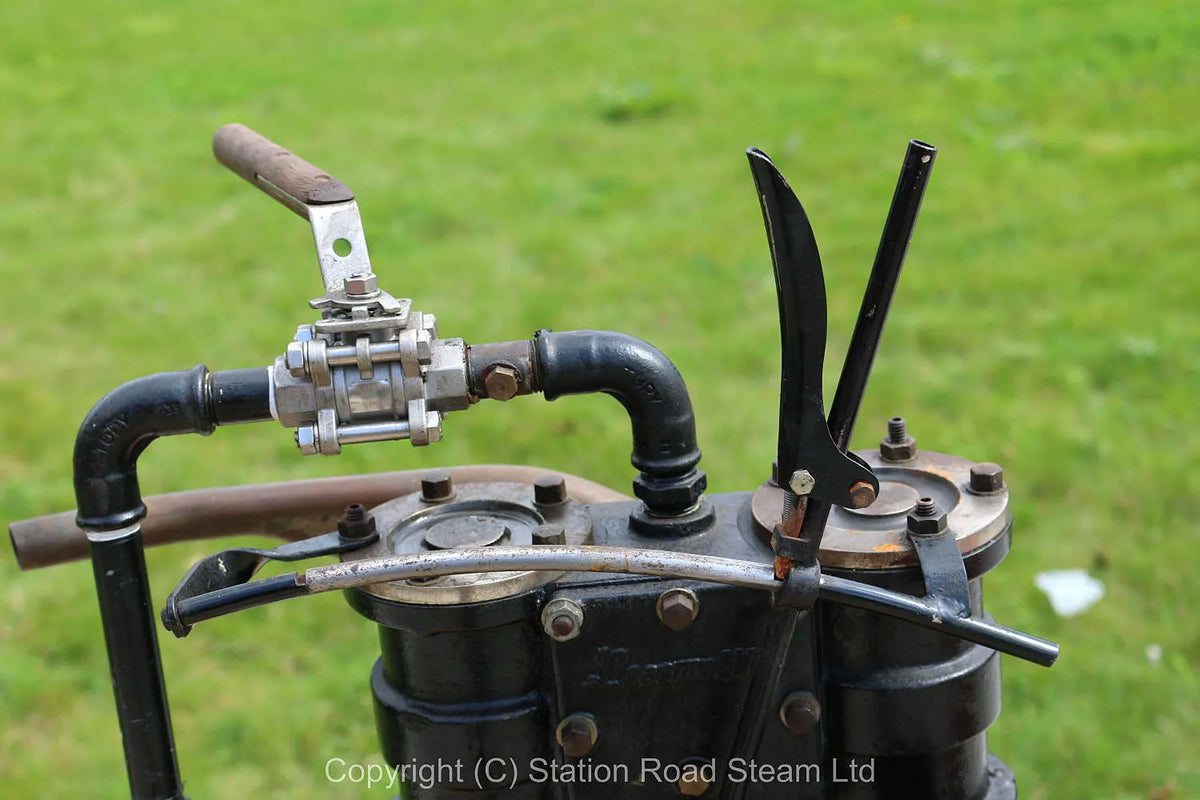 Steam car with Locomobile engine