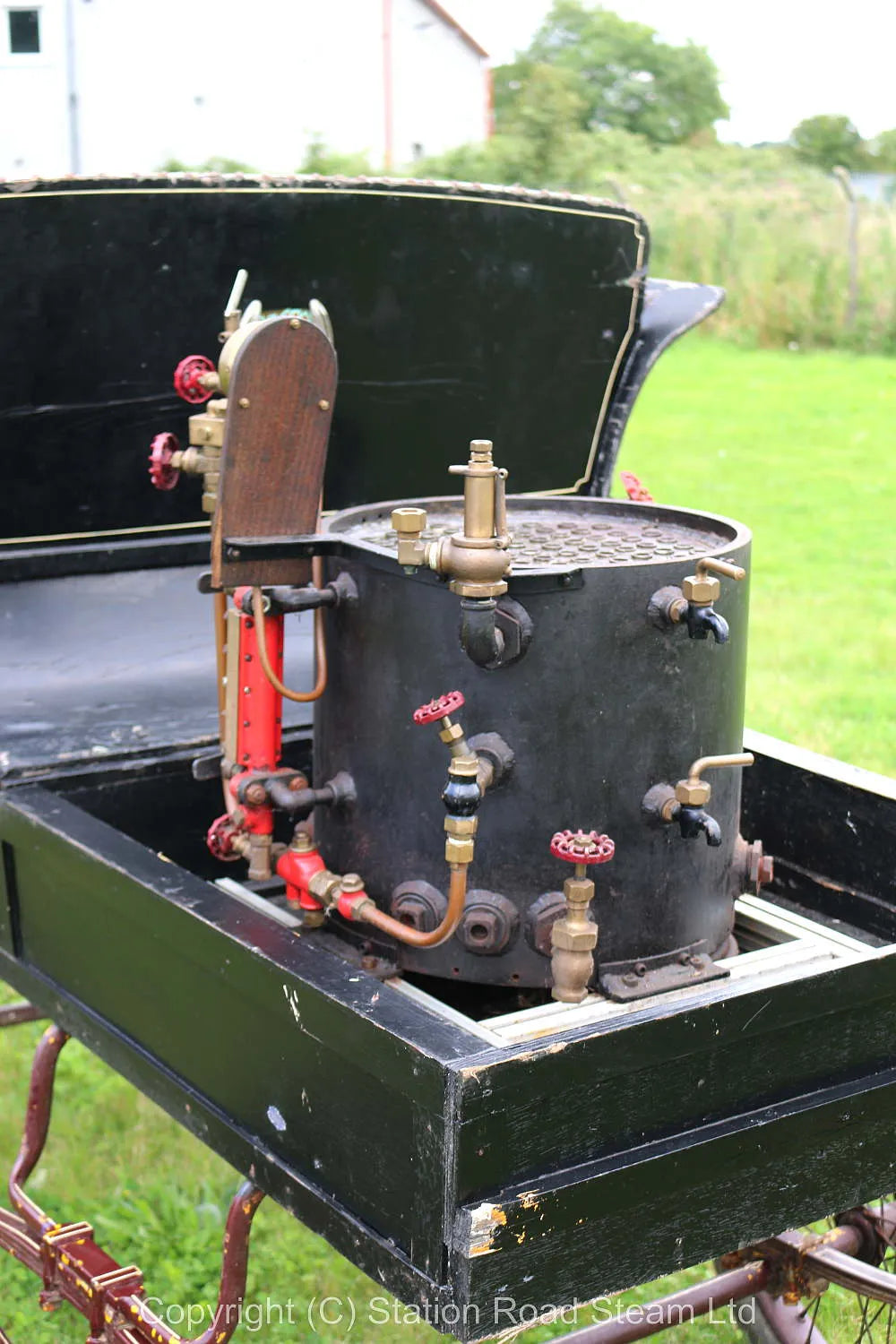 Steam car with Locomobile engine