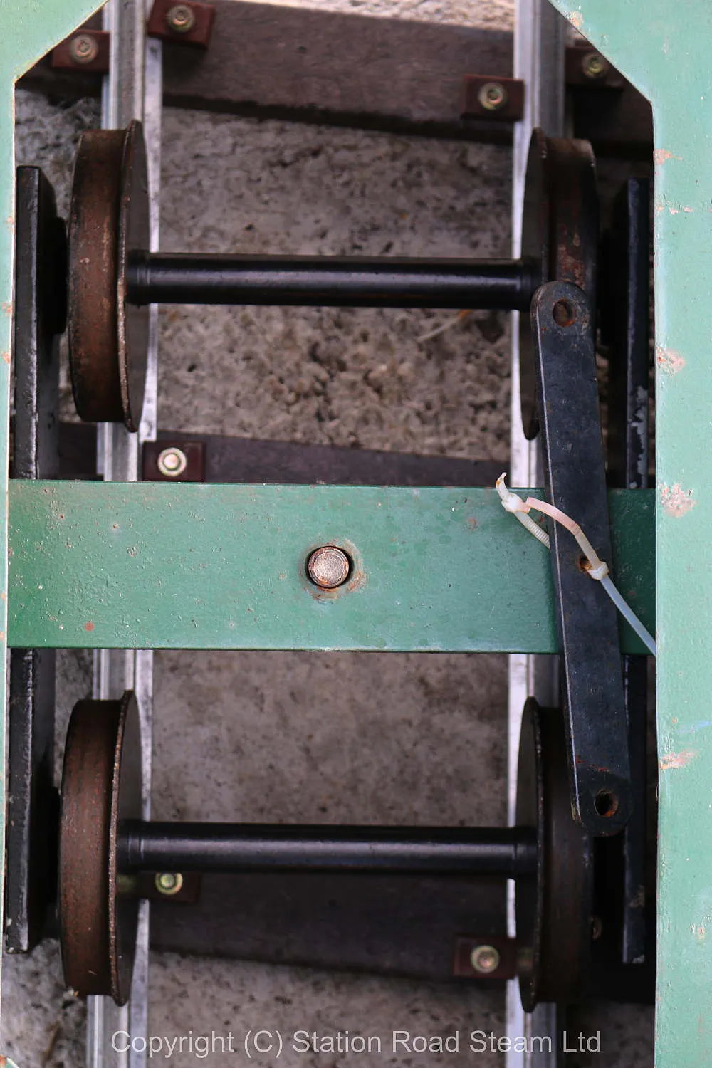 Pair of sit vacuum-braked 7 1/4 inch gauge coaches