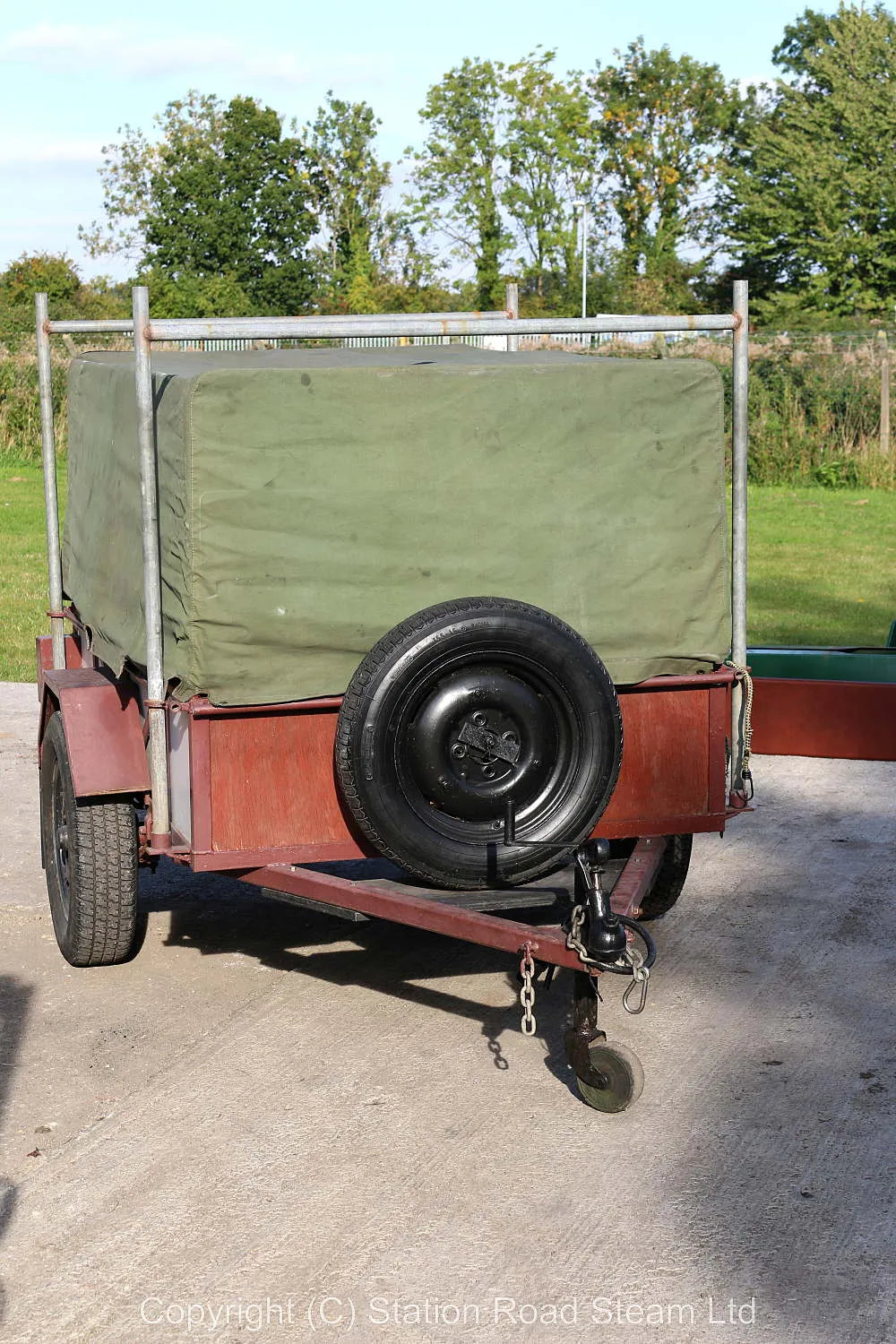 Road trailer fitted for 7 1/4 inch gauge locomotive