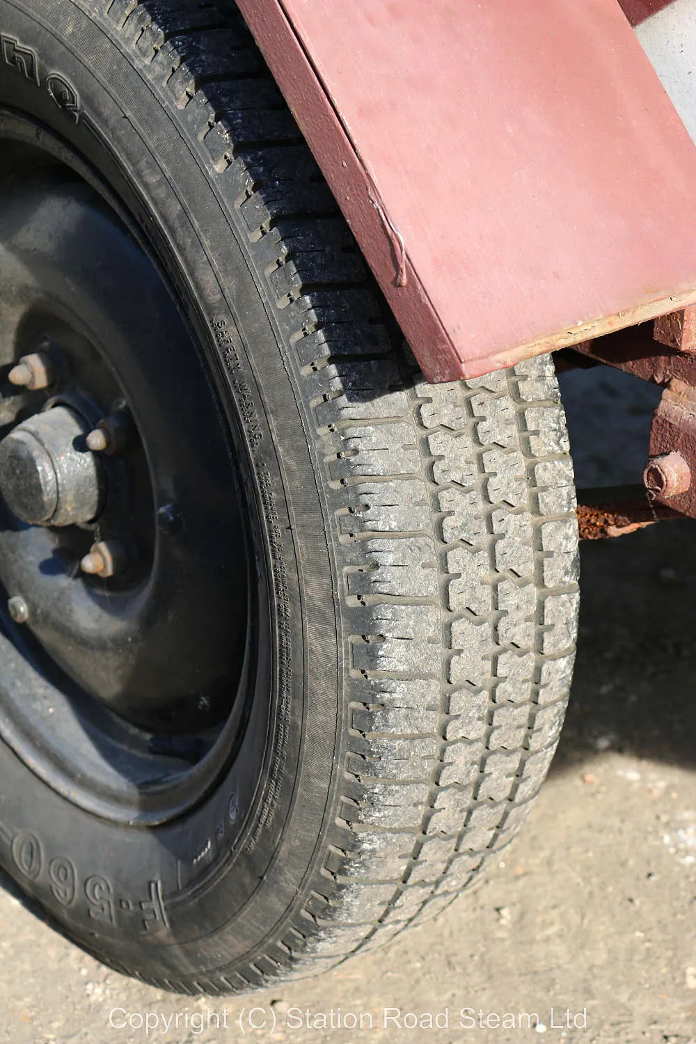 Road trailer fitted for 7 1/4 inch gauge locomotive