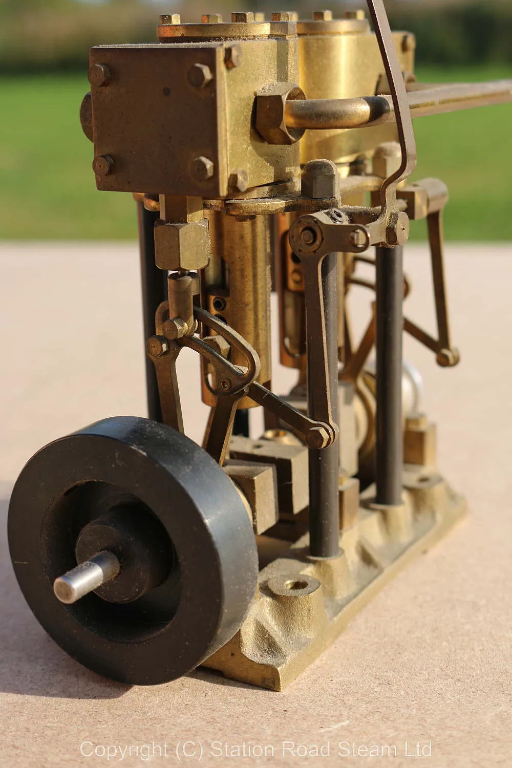 Saito T2DR vertical twin engine with reversing gear