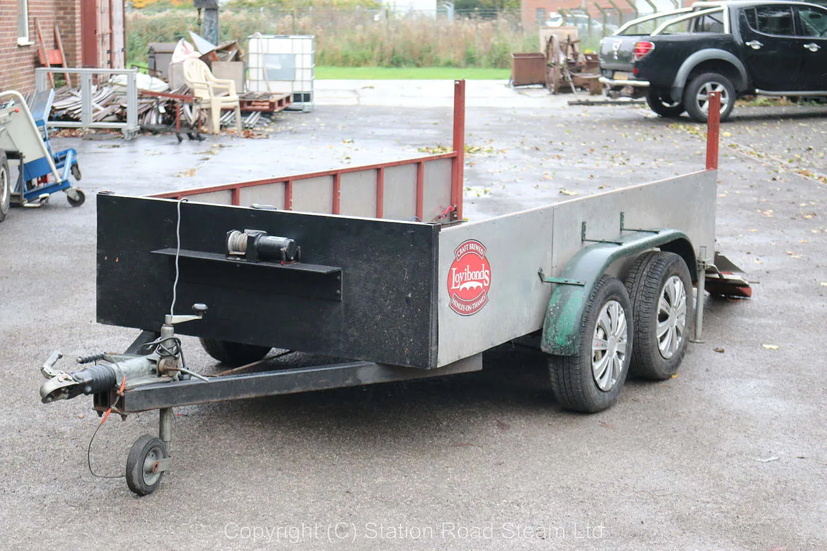 Four wheel road trailer with winch
