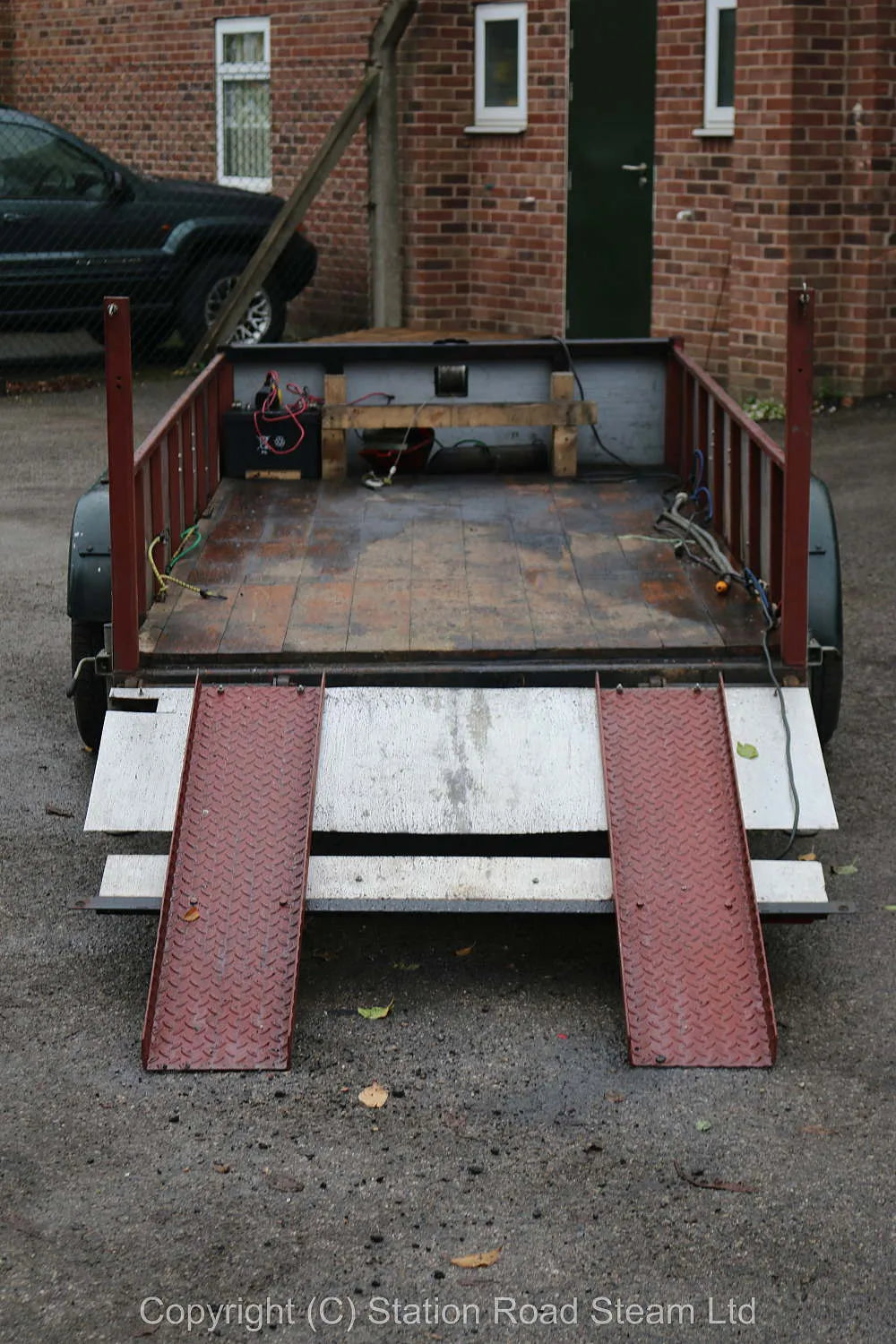 Four wheel road trailer with winch