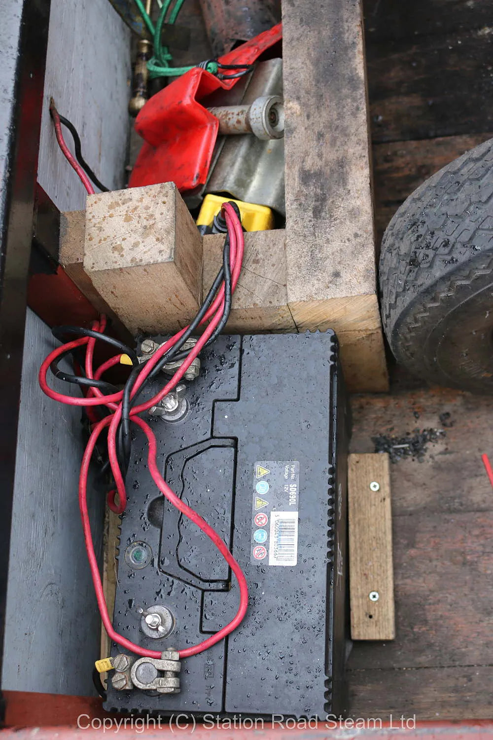 Four wheel road trailer with winch