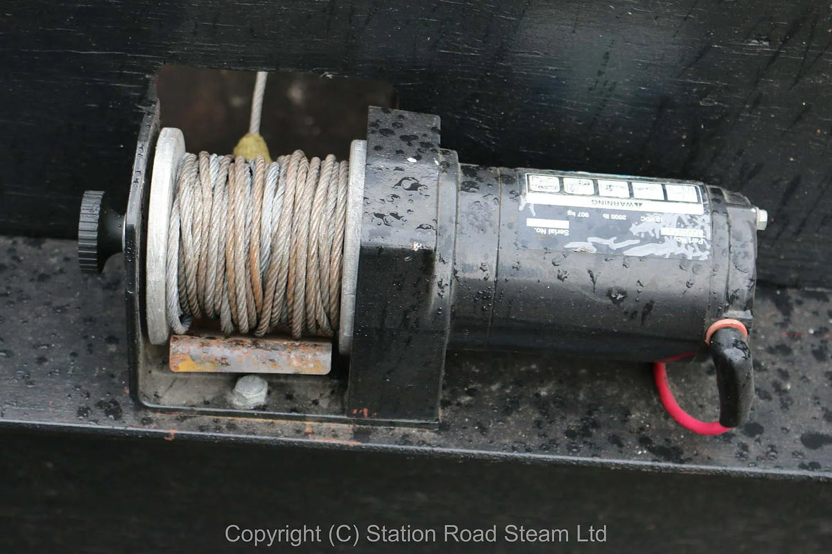 Four wheel road trailer with winch