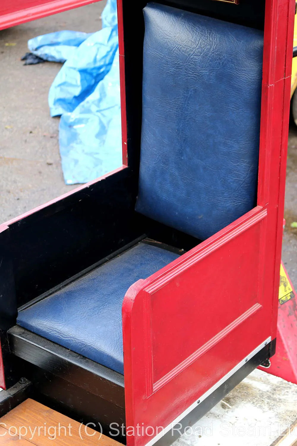 7 1/4 inch gauge bogie covered coach
