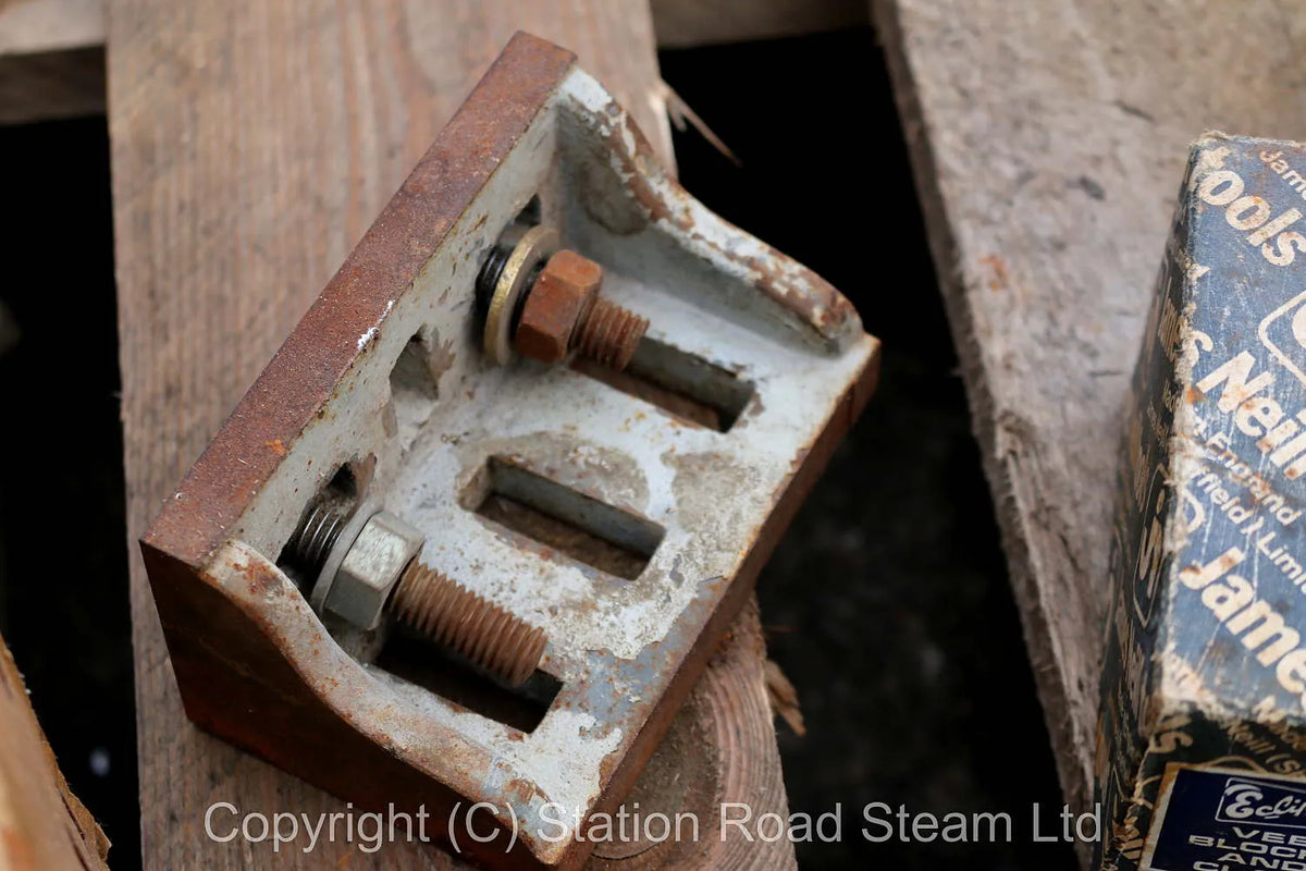 Pratt chucks, vee-blocks, diehead & angle plate