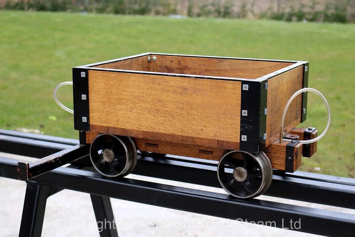 7 1/4 inch gauge Bagnall 0-4-0ST with driving truck