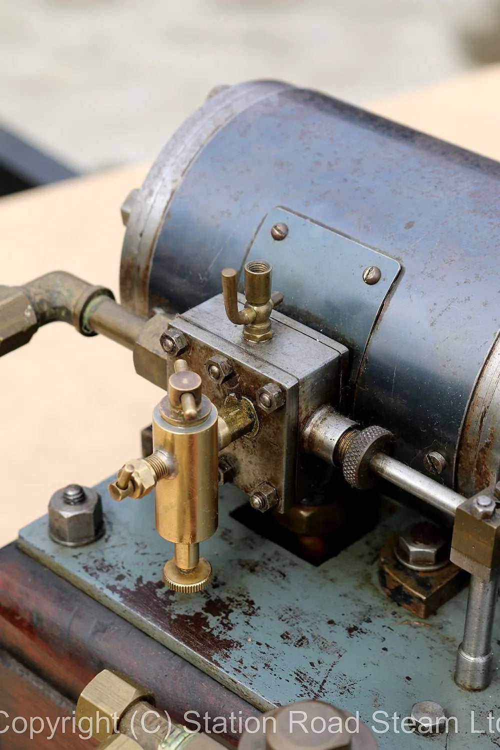 Large horizontal engine
