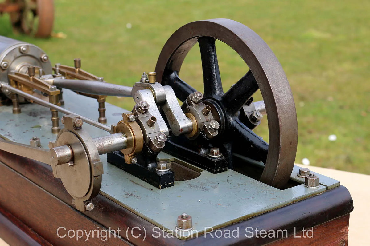 Large horizontal engine