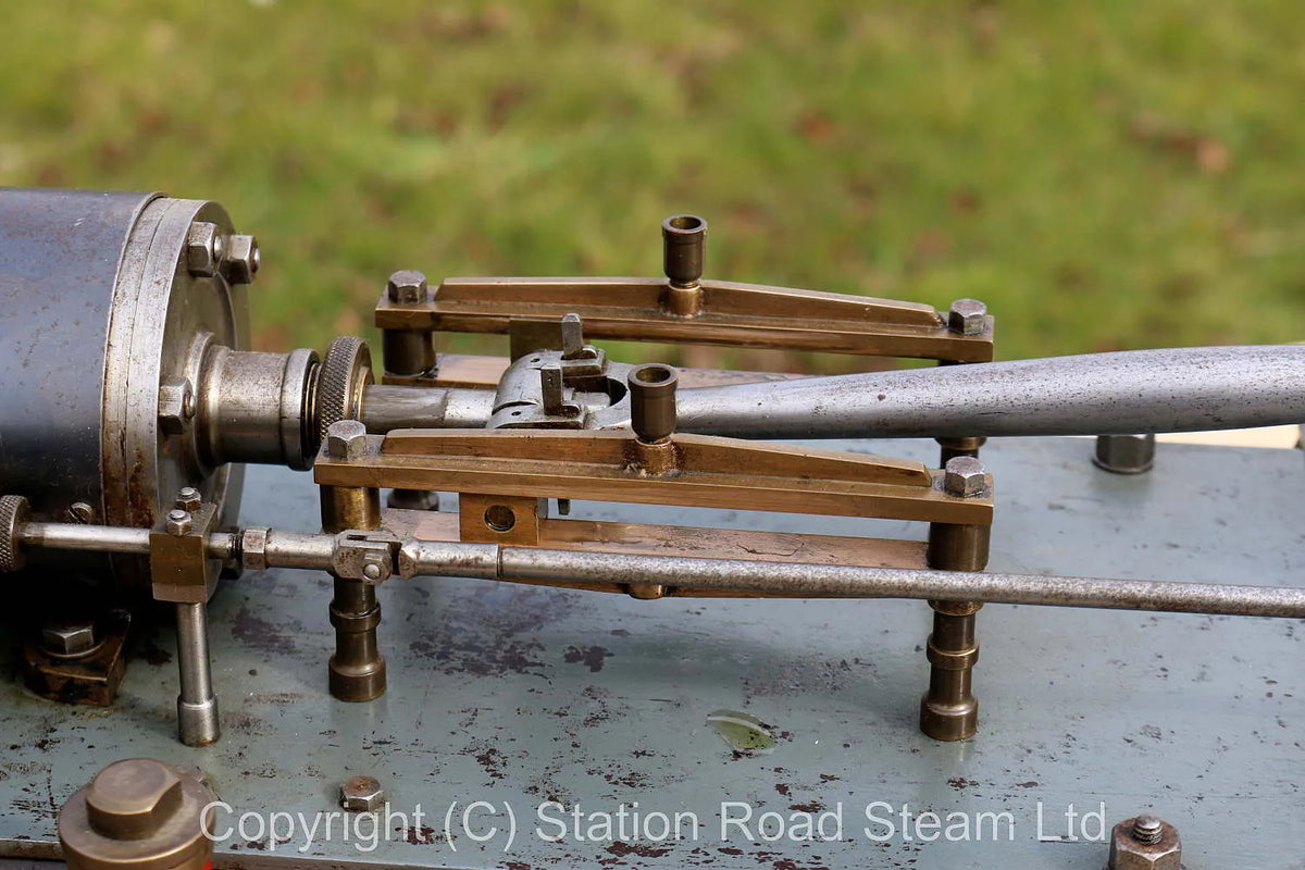 Large horizontal engine
