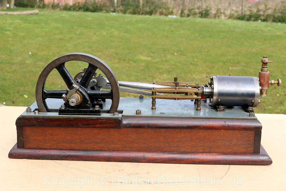 Large horizontal engine